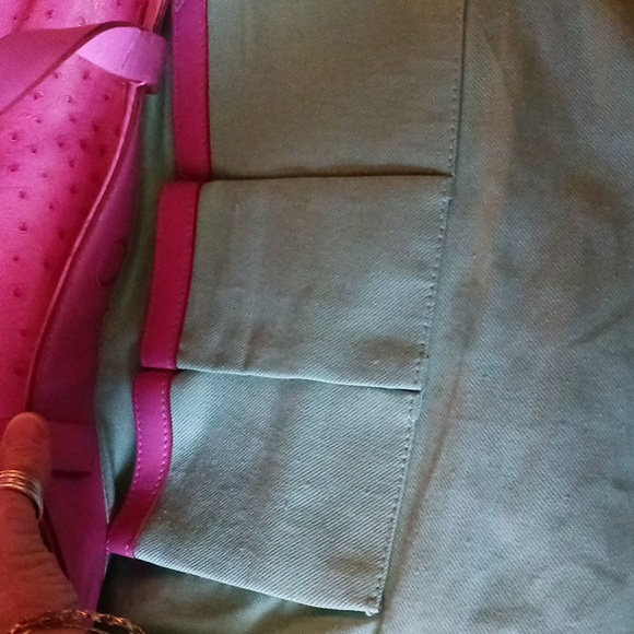 Signed Olsen leather tote bad.  Light rosy-pink, embossed ostrich print. - Picture 6 of 6